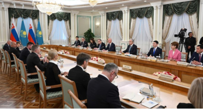 Қ. Тоқаев пен Р. Фицо кеңейтілген құрамда келіссөз жүргізді